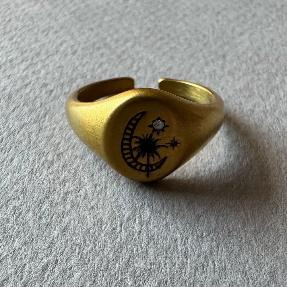 Gold Ring with Palm Tree Design M520